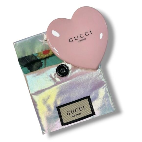 Gucci Beauty Pink Heart Mirror & Silky Pouch Set - Picture 1 of 3